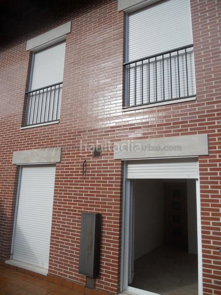 Foto 22639bb3-10c8-4af4-8799-2294005f8ec3. Casa adossada amb aparcament a Navarrete