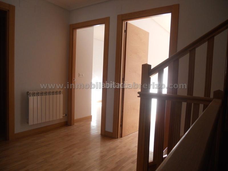 Foto 89af0019-fa43-4268-9d74-9e10336f0b8e. Casa adossada amb aparcament a Navarrete