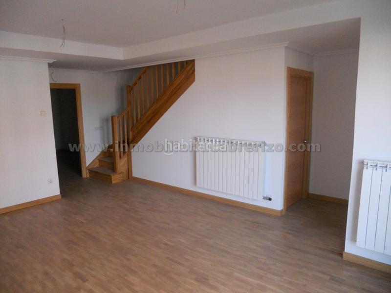 Foto dc499cda-3ecd-4cb1-a0da-8c725b4ceedb. Casa adossada amb aparcament a Navarrete