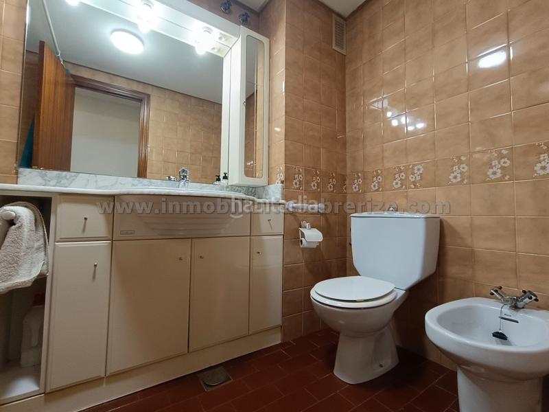 Foto 2f1fb77b-2bd0-4ea3-bef0-97fe1671f9e3. Appartement avec chauffage parking dans Gran Via Logroño