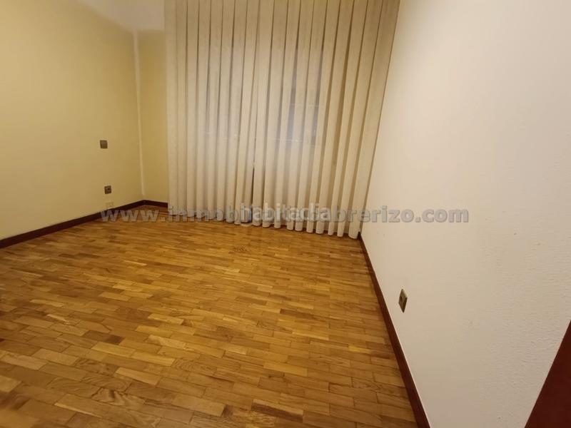 Foto 5ee16e61-4bcd-4c2b-af8f-41502a333f09. Flat with heating parking in Gran Via Logroño