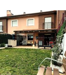 Casa adossada  Calle los pinos