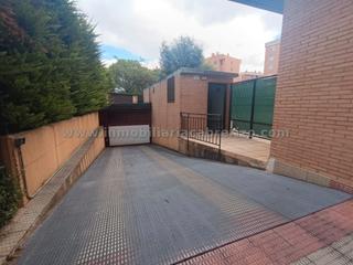 Car parking in Calle Piqueras