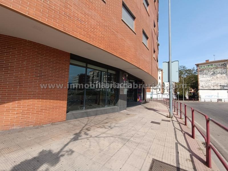 Foto 977025a9-0742-4128-8bf2-5395a5bff683. Local comercial en La Estrella Logroño