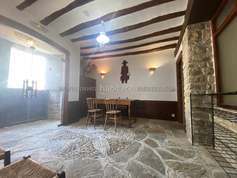 Foto 03da1cab-3c72-4fb7-8b77-3f9ed541d69b. Casa adosada albergue usda, casa noble en piedra a la venta en Obanos
