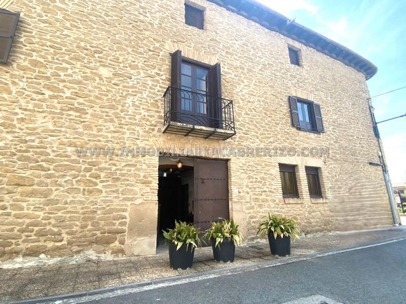Foto 05932994-930e-4e54-9169-5eb9c77f38d7. Casa adosada albergue usda, casa noble en piedra a la venta en Obanos