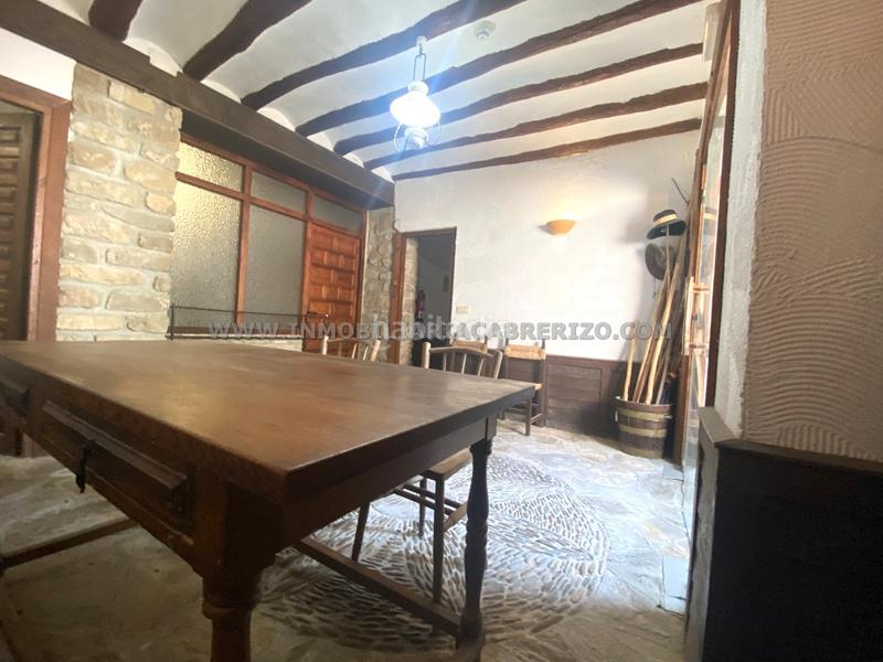 Foto 0cd3a81c-5f80-4daa-a5fe-e0d364c4e04e. Casa adosada albergue usda, casa noble en piedra a la venta en Obanos