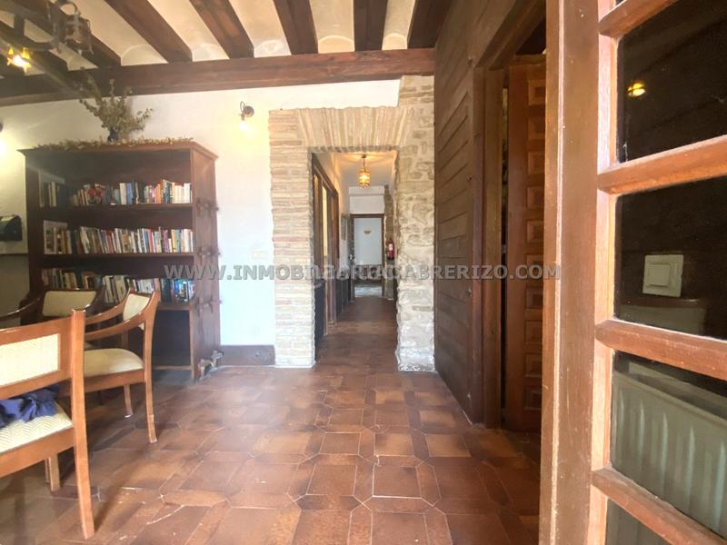 Foto 0d78b035-c6e7-4c46-96f1-a6244d537384. Casa adosada albergue usda, casa noble en piedra a la venta en Obanos