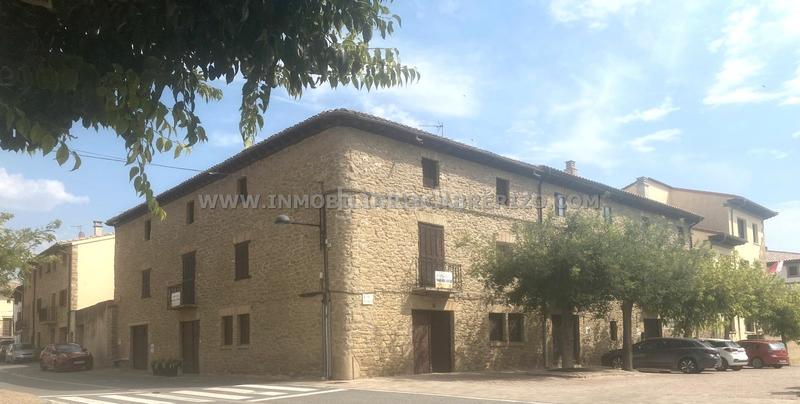 Foto 19e0dee2-492f-451d-b2b8-8b5d6c402a23. Casa adosada albergue usda, casa noble en piedra a la venta en Obanos