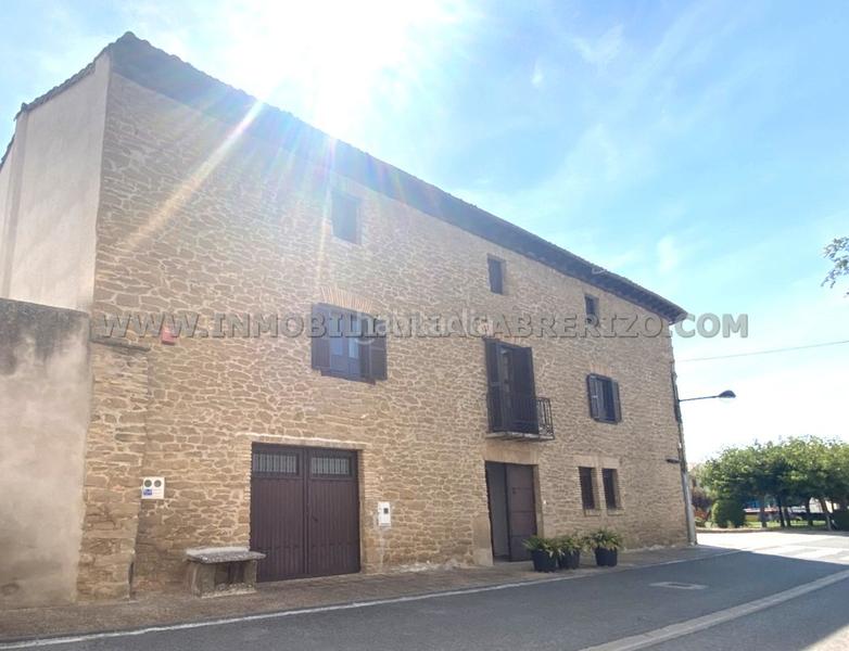 Foto 2735587b-3466-47bd-b911-fcf61449b74b. Casa adosada albergue usda, casa noble en piedra a la venta en Obanos