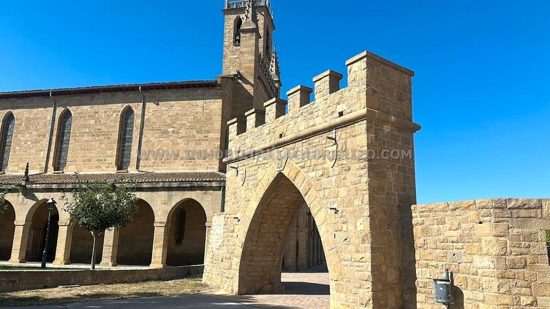 Foto 97747f94-f644-48fa-8e7e-d187951b3629. Casa adosada albergue usda, casa noble en piedra a la venta en Obanos