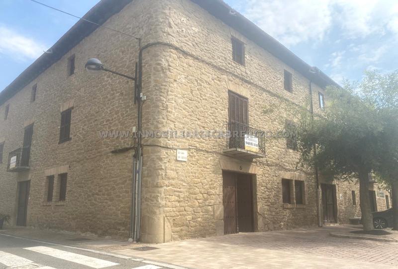 Foto ad1248a1-da9f-43fa-8604-a465cb4309d5. Casa adosada albergue usda, casa noble en piedra a la venta en Obanos