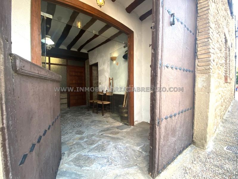 Foto b6f478af-33c2-42fb-804a-9605169613ed. Casa adosada albergue usda, casa noble en piedra a la venta en Obanos