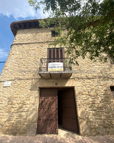 Foto b867c7ed-24a1-4f78-90dc-73a172222a62. Casa adosada albergue usda, casa noble en piedra a la venta en Obanos