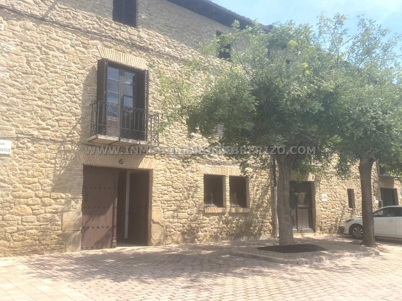 Foto bcdac3b7-8266-4ff4-95c3-b7a62889c49b. Casa adosada albergue usda, casa noble en piedra a la venta en Obanos