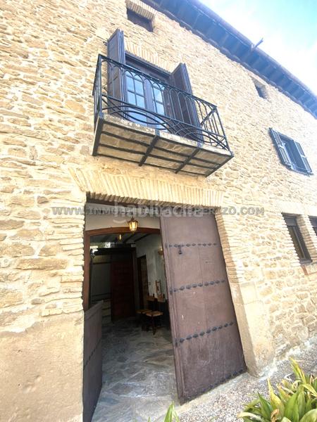 Foto bdc2707c-ffce-4f63-abc1-cdb76e27496d. Casa adosada albergue usda, casa noble en piedra a la venta en Obanos