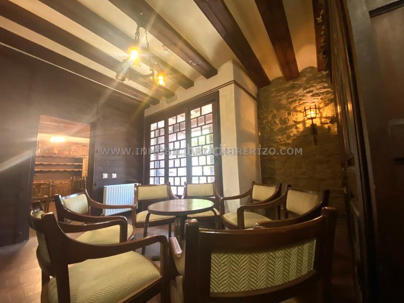 Foto c3ec7499-ea5e-4a32-99b4-2c050f8a9bb5. Casa adosada albergue usda, casa noble en piedra a la venta en Obanos