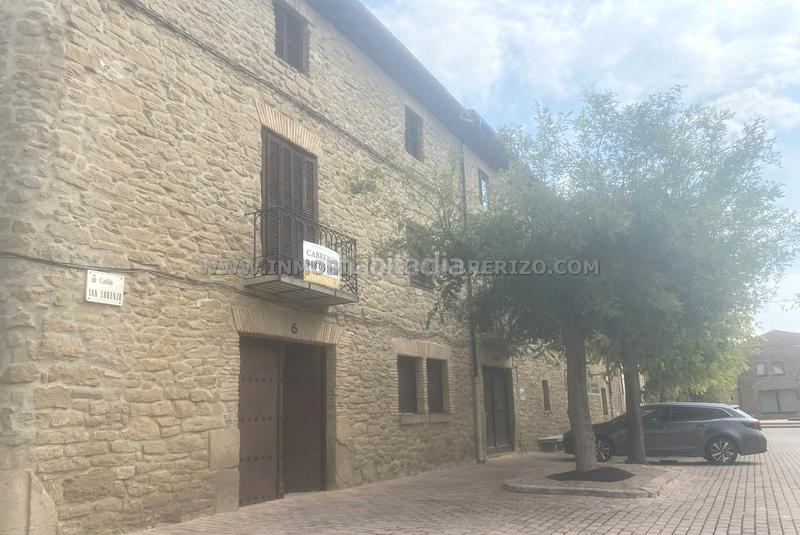 Foto dc03e7b1-7d82-4969-a91a-4122c3ec101a. Casa adosada albergue usda, casa noble en piedra a la venta en Obanos