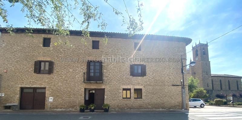 Foto eca38b9b-0bc0-40b6-a2db-b03229f17e66. Casa adosada albergue usda, casa noble en piedra a la venta en Obanos