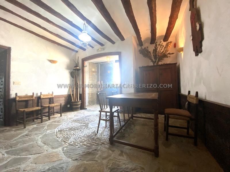 Foto f01589cb-333f-4d52-b44d-2a7a89ca9aab. Casa adosada albergue usda, casa noble en piedra a la venta en Obanos