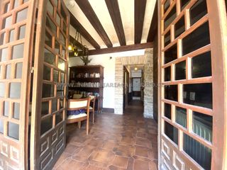 Casa adosada  Calle san lorenzo. Albergue usda, casa noble en piedra a la venta en obanos