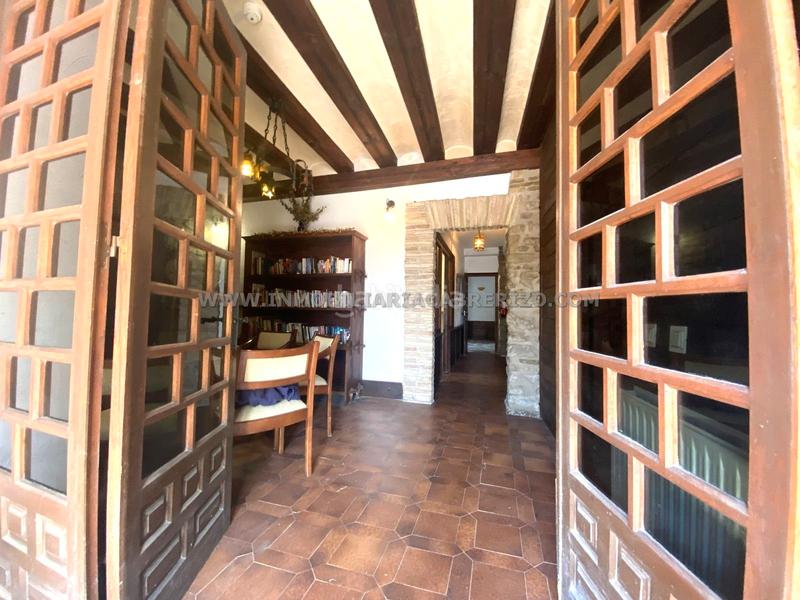 Foto f47cb94f-b9e1-4518-9cba-6869fc4a6318. Casa adosada albergue usda, casa noble en piedra a la venta en Obanos