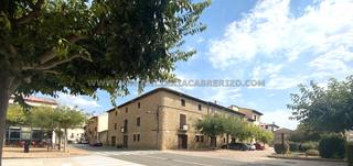 Casa adossada  Calle san lorenzo. Albergue usda, casa noble en piedra a la venta en obanos
