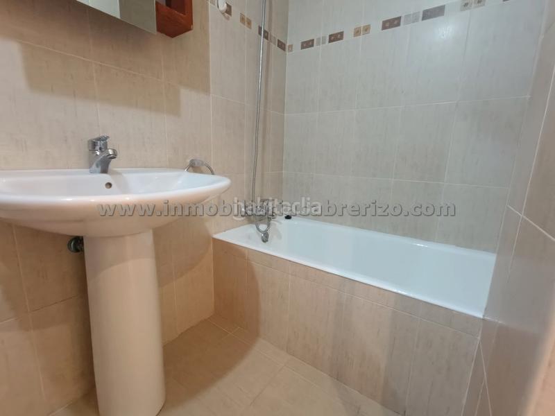 Foto 15ff0a63-90b5-4d38-bdfe-f43fa3edf7e6. Apartamento en Lardero