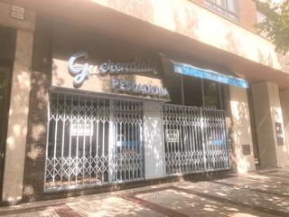 Local Comercial  Avenida de pío xii. Local, anteriormente pescadería, en venta
