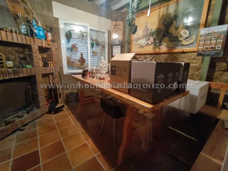 Foto 38b8820f-8985-4c64-b91d-3039d0f142a6. House with fireplace heating parking in Alberite