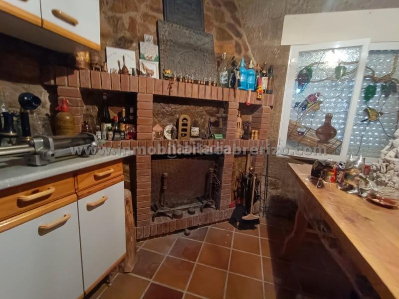 Foto 59d1c9ea-fb59-455a-b9db-e7bb2b08a5e9. House with fireplace heating parking in Alberite