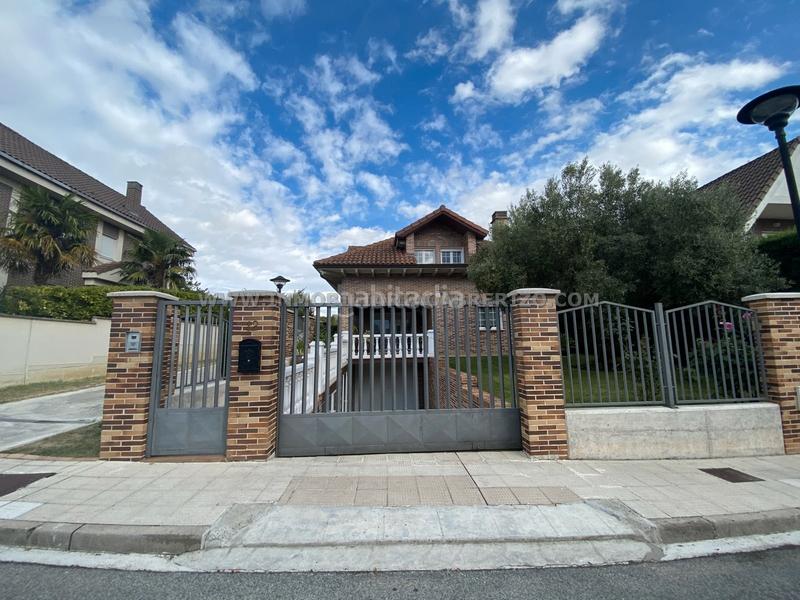 Foto d7350fa6-803d-43b5-8419-bea683a1376d. Chalet con riscaldamento parcheggio in Olaz Valle de Egüés / Eguesibar