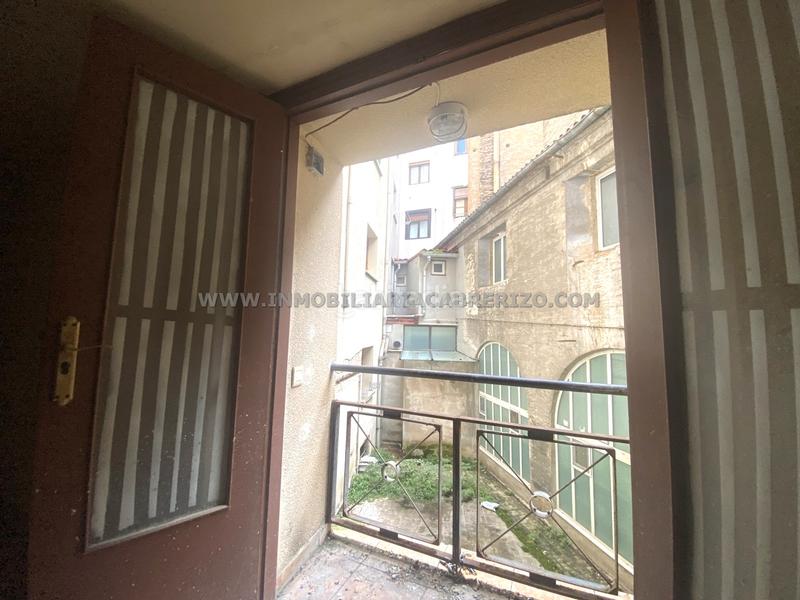 Foto ba0a4cc9-3848-40de-ac19-5d54e49e3a10. Local comercial a Casco Antiguo Pamplona / Iruña