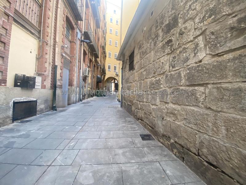 Foto d0ed267d-acc9-49b5-bfe4-5f67ca665dd1. Local comercial a Casco Antiguo Pamplona / Iruña