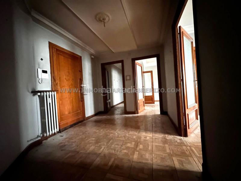 Foto 472b8e2b-2164-4af9-9a01-08119f35d0a4. Flat with heating in Segundo Ensanche Pamplona / Iruña