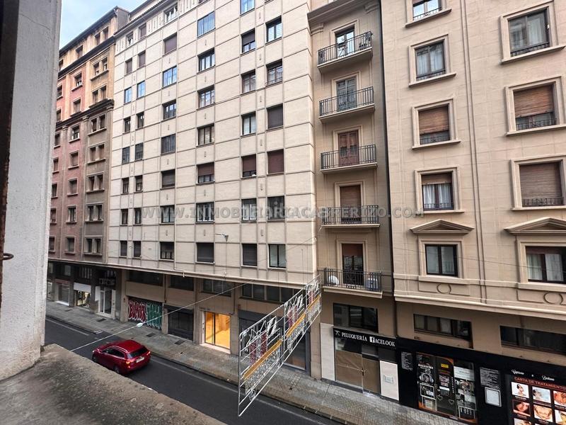 Foto 7b4f768b-4592-44a9-9f6e-694f5a60dd32. Flat with heating in Segundo Ensanche Pamplona / Iruña