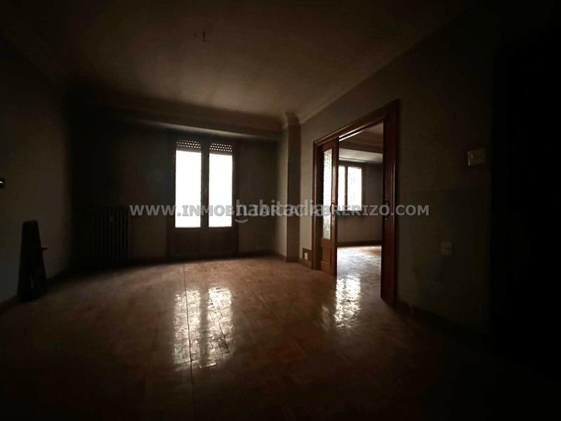 Foto c22f1efb-f096-4961-8deb-e82925ba0ae0. Flat with heating in Segundo Ensanche Pamplona / Iruña