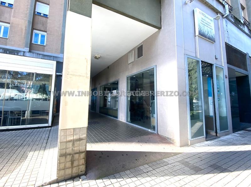 Foto 17949e39-9895-4018-8248-fb8df9f74977. Local comercial amb calefacció a Barañáin / Barañain