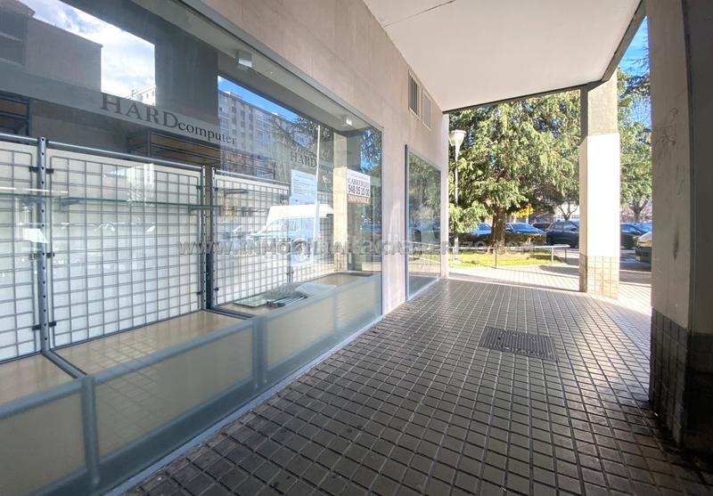 Foto 30d64b6c-118e-4003-aa91-138509fb1914. Local comercial amb calefacció a Barañáin / Barañain