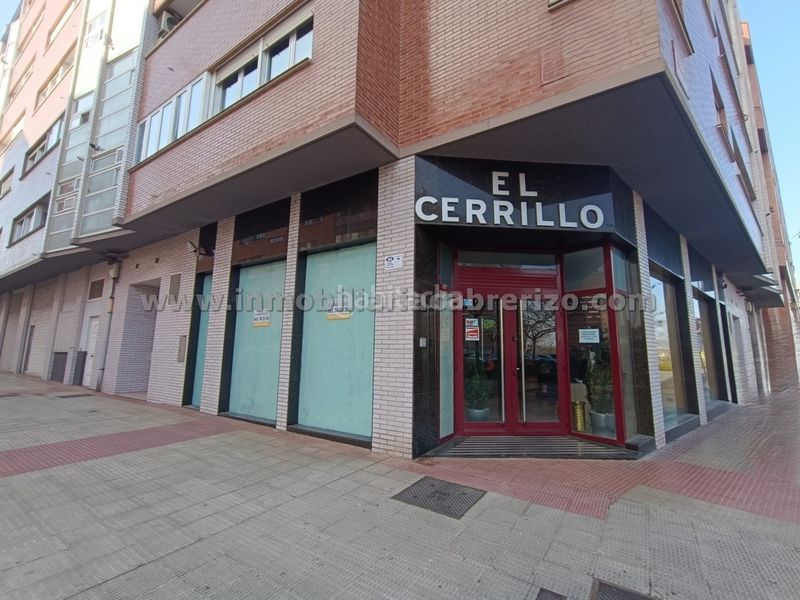 Foto 01f1d6ba-5084-4898-8cc1-f4704a1f36a1. Business premise with heating in Oeste Logroño