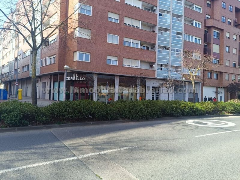 Foto db790dad-a9ae-4018-b291-304c24ca3423. Business premise with heating in Oeste Logroño