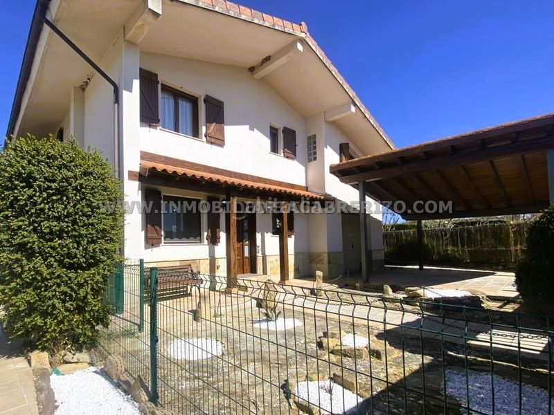 Foto 9114dd13-1389-4196-89d4-b69f019085e0. Casa amb xemeneia calefacció aparcament piscina a Olóriz