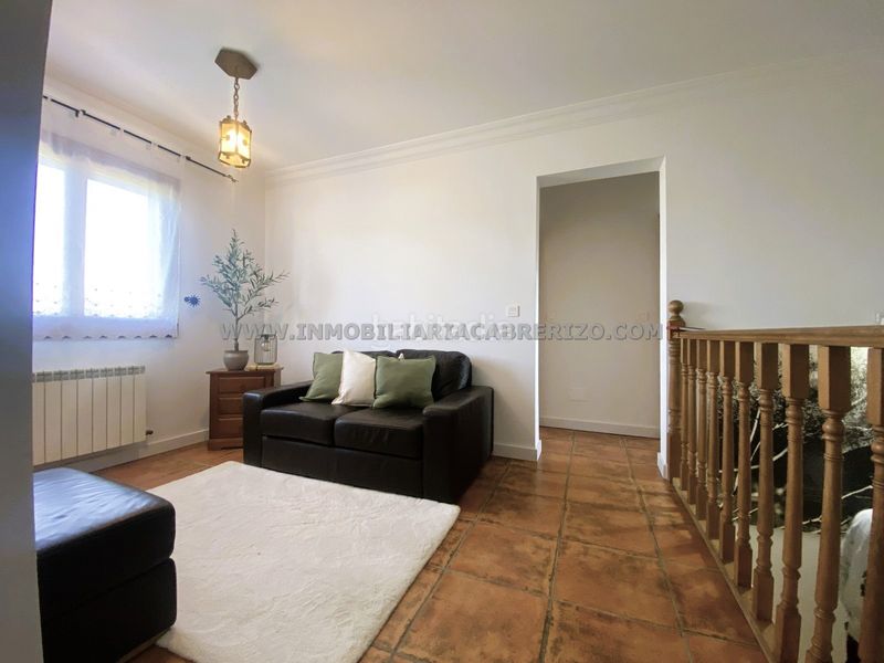 Foto aaebb2cf-25ab-48f7-88c5-fcf4b84ad9dd. Casa amb xemeneia calefacció aparcament piscina a Olóriz