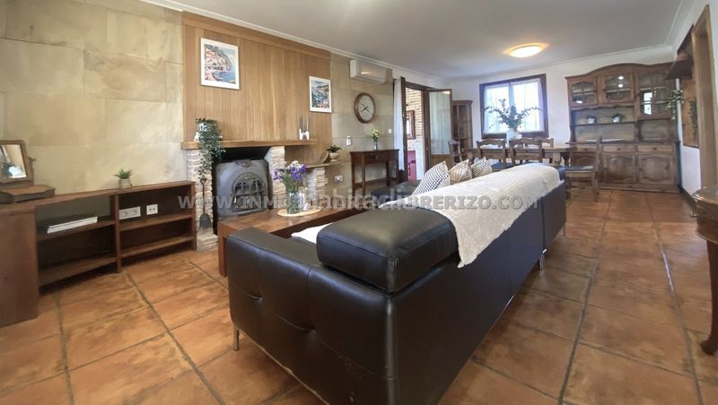 Foto c99e3b07-5fc2-412c-97eb-924769407c19. Casa amb xemeneia calefacció aparcament piscina a Olóriz
