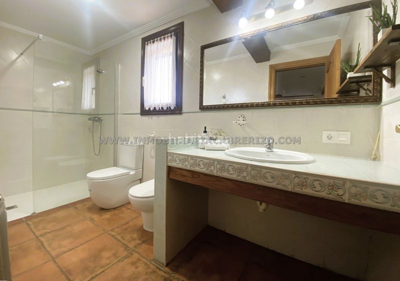 Foto cd7e140c-421d-401f-b991-1e3958de64e3. Casa amb xemeneia calefacció aparcament piscina a Olóriz