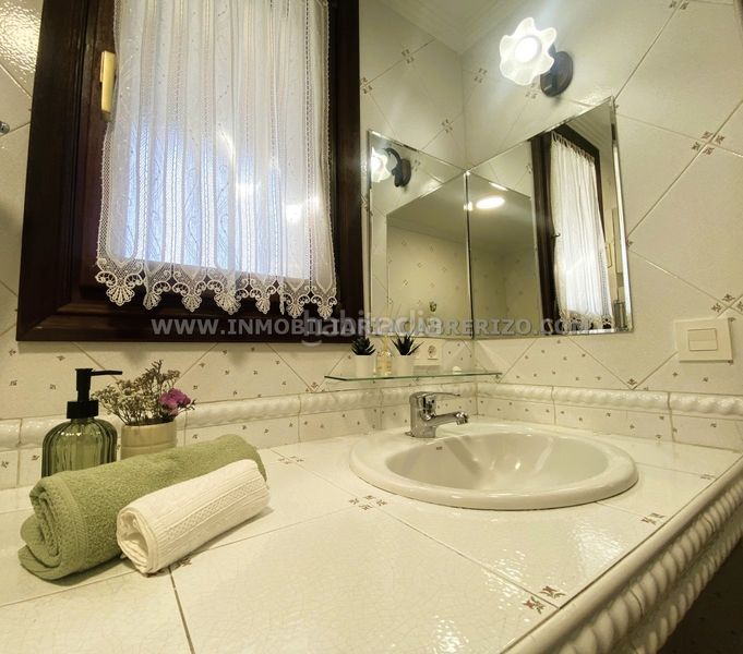 Foto ce978b4c-fb52-498f-ba3e-41675886b259. Casa amb xemeneia calefacció aparcament piscina a Olóriz