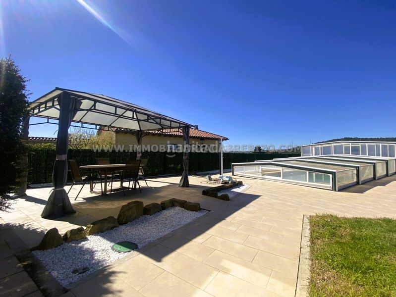 Foto d4ff8690-4062-4a40-89ef-d43f82c9beb8. Casa amb xemeneia calefacció aparcament piscina a Olóriz