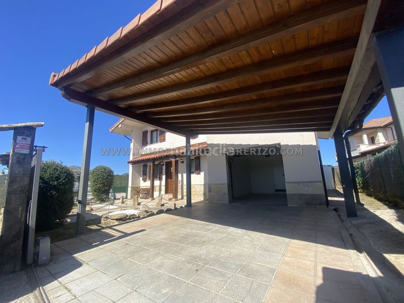 Foto e47bdeb5-7901-4b31-857a-6596dd5de42a. Casa amb xemeneia calefacció aparcament piscina a Olóriz