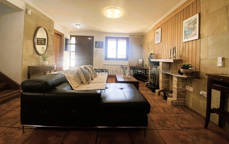 Foto ea026fb4-6d1b-44d9-958d-338e53843bed. Casa amb xemeneia calefacció aparcament piscina a Olóriz