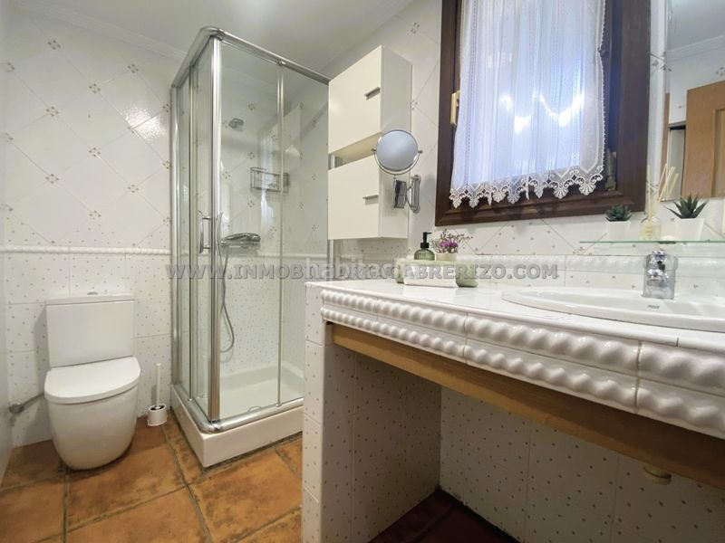Foto ed4cb62c-b4d8-4f62-be53-4bbcf9df5b19. Casa amb xemeneia calefacció aparcament piscina a Olóriz